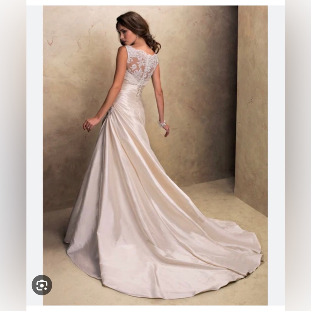 Maggie Sottero “Benita” with Jacket (veil included)